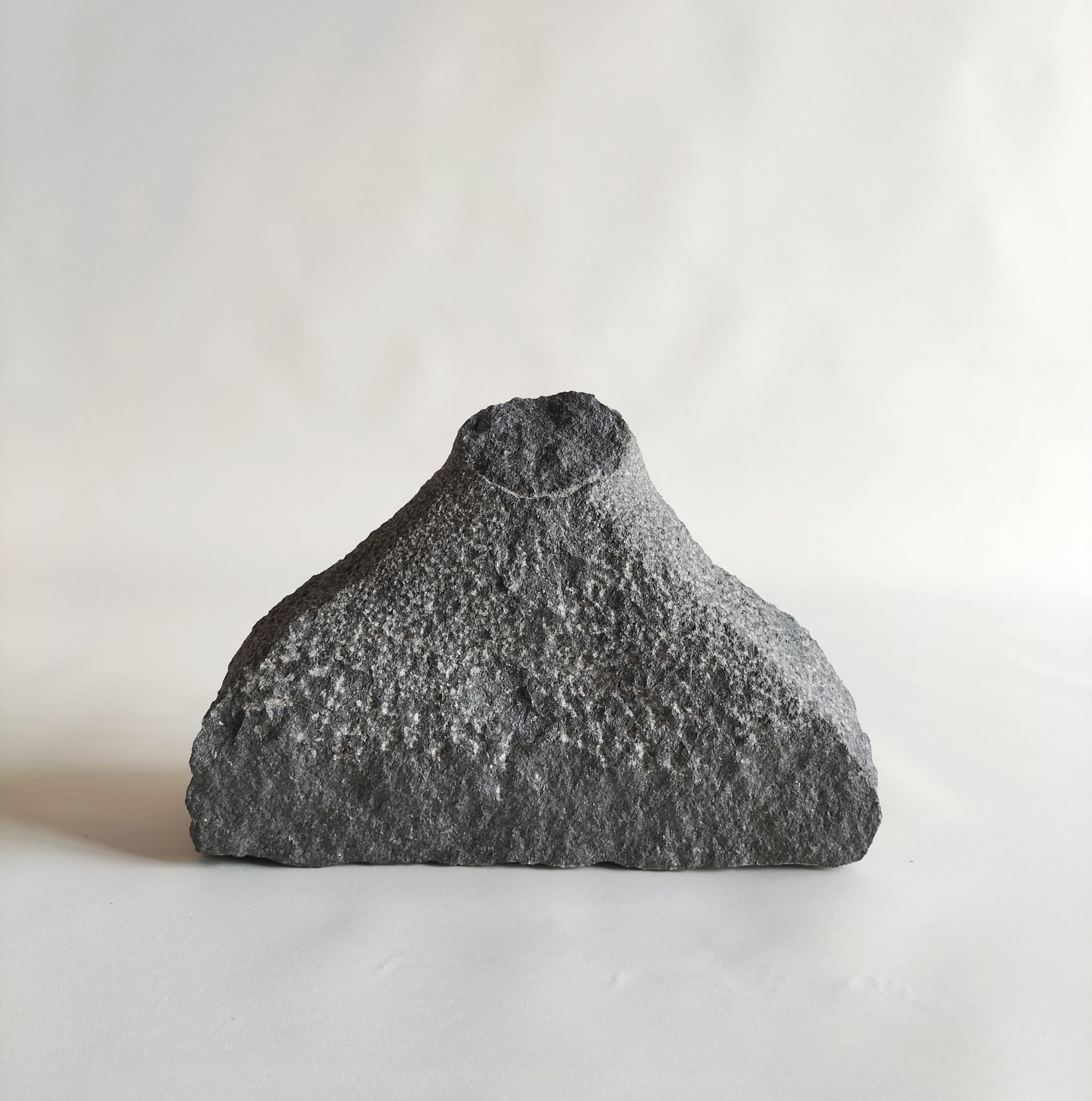 Foundation stone (日輪）
